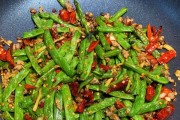 如何做出美味的小炒四季豆丝（四季豆丝的制作方法及烹饪技巧）