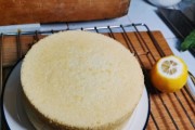 以生日蛋糕寸基础戚风蛋糕底的做法（简单易学的戚风蛋糕制作方法，让你轻松成为蛋糕达人）