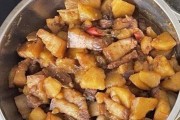 以芸豆土豆红烧肉为主题的美食分享（一道营养丰富、味道浓郁的家常美食）