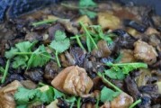 小鸡烧蘑菇，香气扑鼻（家庭厨艺，简单易学）
