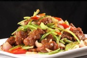 学会如何制作香爆腊牛肉（让你的味蕾尽情享受美食的口感）