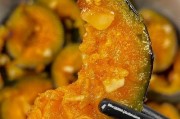 烤出美味的贝贝小南瓜（一道口感细腻、香甜可口的美食佳品）