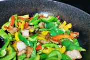 五花腩肉炒青椒，美味又营养！（用五花腩肉做一道好吃的家常菜）