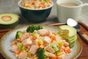 三文鱼蛋炒饭，美味又营养（美味的三文鱼蛋炒饭，营养与美味并存）