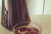 美味鲜煮酸梅汤的制作方法（以新鲜材料烹制营养美食，让人回味无穷）