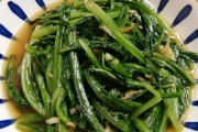 美味肉末油麦菜的做法（用新鲜麦菜和肉末烹饪的健康料理）