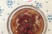美味健康的雪耳糖水（以雪耳为主材，轻松打造清凉口感，体验中式经典美味）