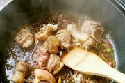 家庭美食分享——酸辣鸭肉做法（以家常食材打造美味佳肴）