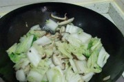 油豆腐炒白菜做法大全（健康美味，营养搭配，家常好菜！）