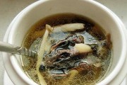 以乌鸡滋补汤为健康养生的佳品（传统滋补汤品的制作，让您享受健康美味）