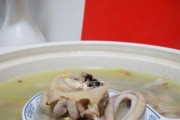 猪肚肉皮汤的做法（传统美味，养生佳品）