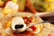水果银耳捞，营养健康美味（以水果为主的银耳捞，一道色香味俱佳的低卡健康美食）