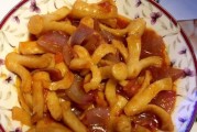五彩鸡肉煎泥肠的做法（用美食开启五彩人生）
