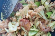 小虾米椰菜花丝的做法（家常下饭菜，营养美味又简单）