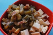 探秘潍坊名吃烩火烧（传承百年的经典美食，制作工艺与历史故事一网打尽）