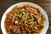美食分享——肉末茄子的制作方法（一道口感丰富、香气四溢的家常菜）
