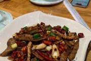 香芹炒腰花——美味健康的家常菜（做法简单，味道浓郁，营养丰富，自制美食让您垂涎欲滴）