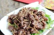以牙签烤五花肉，诱惑你的味蕾（掌握技巧，轻松烤出美味）