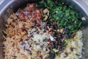 用香菇肉馅做美味饺子（以传统手艺制作健康美味，）