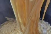 美味可口的油泼鸡蛋面（学会以油泼鸡蛋面的方式做出一道令人垂涎的美食）