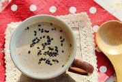芝麻牛奶，健康又美味（营养丰富的健康饮品，DIY自己的芝麻牛奶）