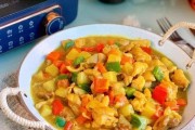 美味可口的土豆咖喱鸡盖饭（简单易做的家常菜谱，让你轻松享受健康美食）