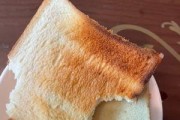 双色吐司面包制作全攻略（如何轻松做出色彩斑斓的双色吐司面包）