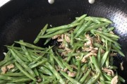 肉丝豇豆的做法（健康简单的中式菜肴）