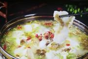 酸菜焖鱼的美味做法（传统家常菜谱，营养美味又下饭）