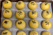 手把手教你制作肉松麻薯蛋黄酥（享受美味的同时DIY生活）