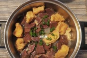 鸭血烧油豆腐的做法（鲜香美味的家常菜，让你爱不释口）