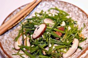 一道美味清热的家常菜——蒜炒水莲（蒜香浓郁，口感鲜脆，适合夏季清凉解暑）