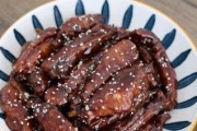 美味可口的烧鸡鸡翅做法（以简单的材料做出令人垂涎的佳肴）