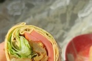 芝麻煎饼夹心榴莲的制作方法（做一个美味的芝麻煎饼夹心榴莲）
