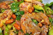 蒜拌猪头肉黄瓜的做法（一道爽口美食，让你爱上猪头肉）
