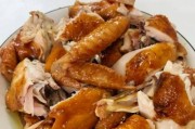 美味可口的沙姜豉油鸡（用姜和油制成的一道鲜香美味的佳肴）