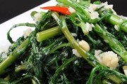 茼蒿炒肉——清香美味的家常菜（用茼蒿做菜，健康又美味；炒肉配上清香，鲜美无比）
