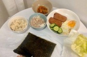 做出美味水果寿司的秘诀（融合东西方口味，享受美食盛宴）