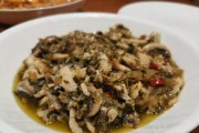 雪菜黑鱼片的制作方法（家庭美食，健康美味的佳肴）