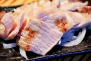 以盐烤松坂猪——一道极致美味的日式传统菜肴（传统料理）