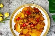 香辣土豆干的制作方法（用火腿肠和辣椒制作的美味小吃）