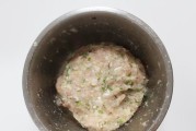 香菇鸡肉丸子的做法（健康美味，家庭必备，清香可口，简单易学）