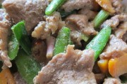 肉燥烧豆仁的美食之旅（舌尖上的香醇口感，细腻软糯的豆腐，浓郁鲜美的肉燥）