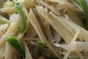 土豆丝炒洋葱丝的制作方法（美味易做，家常下饭菜）