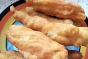 小油条的制作方法（家庭自制、口感香脆的小油条制作步骤）