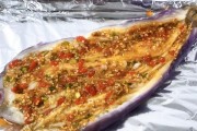 蒜蓉烤茄子——美味又健康的素食佳肴（简单易做，营养丰富的美食/烤出茄子的最佳方法）