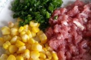 美味可口的玉米肉饺子（如何制作一口下去回味无穷的玉米肉饺子）