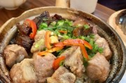 一天排骨煲仔饭的做法（精致的烹饪艺术让你欲罢不能）