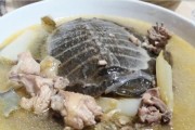 山药甲鱼汤——滋补养生的美味佳肴（山药、甲鱼、枸杞三味合煮，营养丰富，滋阴补肾）
