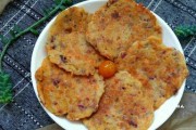 香脆可口的土豆洋葱饼（做法详解，让你也成为厨房达人）